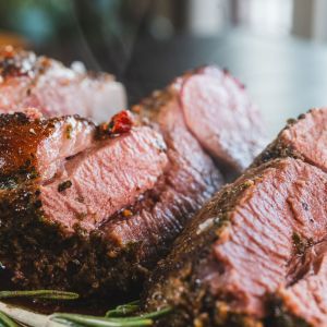 sposób na soczyste mięso - nie kroić od razu