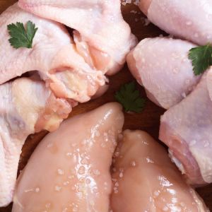 surowe mięso - kiedy solić