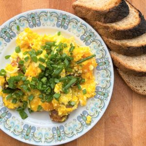 jajecznica z 5-gwiazdkowego hotelu (z musztardą)