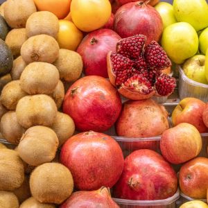 owoce w warzywniaku zimą