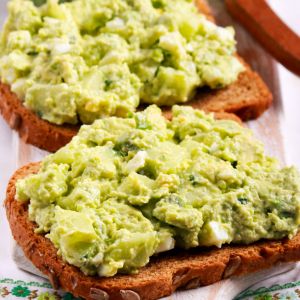 Pasta z awokado i jajek