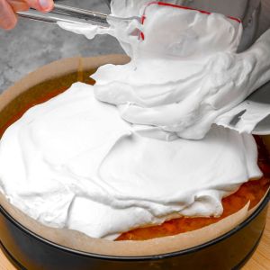 bita śmietana z białą czekoladą i mlekiem w proszku