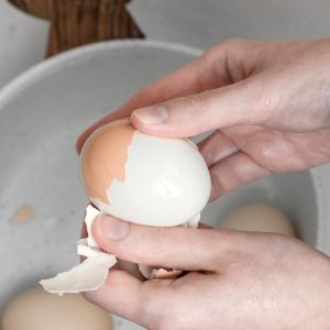 trik na obieranie jajek