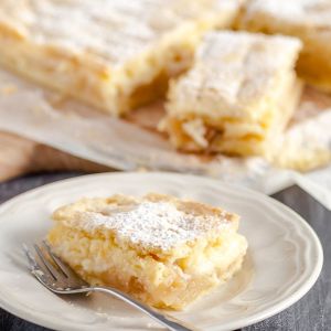 budyniowe kruche ciasto z jabłkami