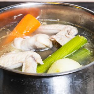 rosół z bluszczykiem