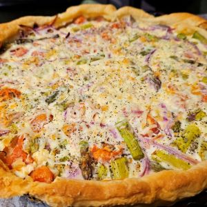 tarta ze szparagami i pomidorkami