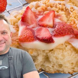 drożdżówki z truskawkami