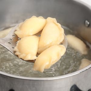 Gotowanie pierogów z tymiankiem