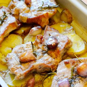 karkówka pieczona na ziemniakach