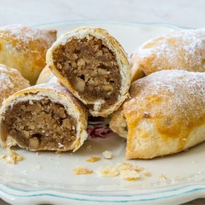 kruche tureckie ciasteczka jogurtowe z orzechami