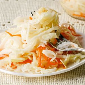 surówka z kiszonej kapusty