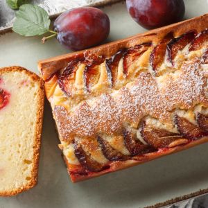 jogurtowe ciasto ze śliwkami