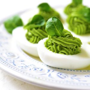 jajka faszerowane awokado i szpinakiem