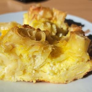 banica - zapiekanka z ciasta filo, sera i jajek