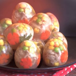 galaretki drobiowe w kształcie jajek