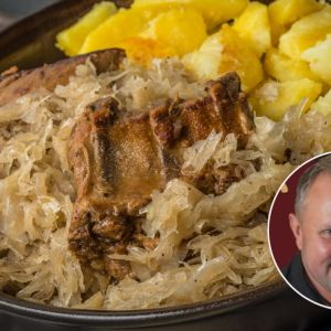 żeberka w kiszonej kapuście