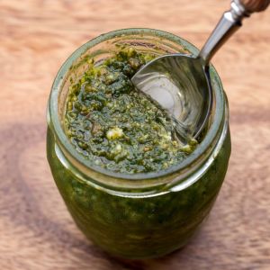 pesto z liści chrzanu