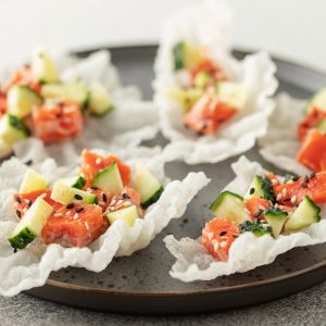 przystawka z łososiem i ogórkiem