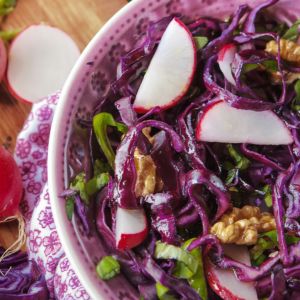 czerwona surówka na grilla