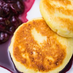 placuszki twarogowe z czereśniami