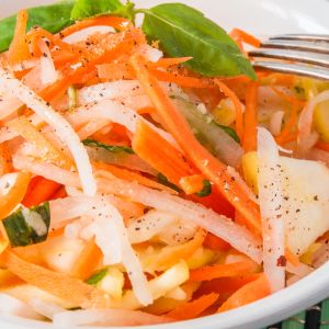 Surówka z białej rzodkwi