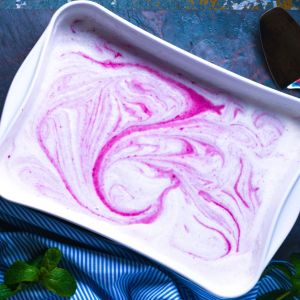 marmurkowy sernik jagodowy