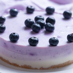 sernik na zimno z jagodami