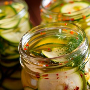 sałatka z ogórków i cukinii