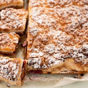 ciasto kruche ze śliwkami i bezą