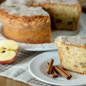 biszkoptowa babka z jabłkami