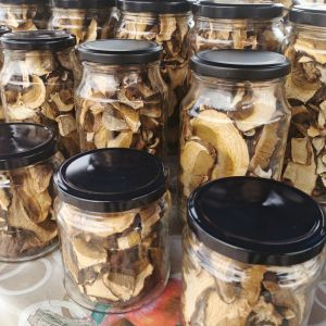 suszone grzyby w słoikach