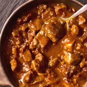 Gulasz z żółtkiem