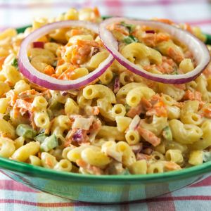 Sałatka z makaronem