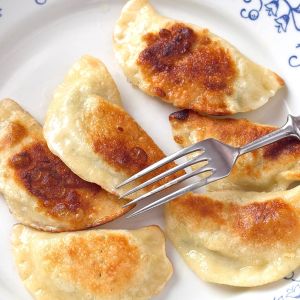 pierogi wigilijne z kapustą i grochem