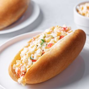 bułka faszerowana sałatką