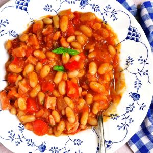 fasolka po bretońsku z kaszą manną