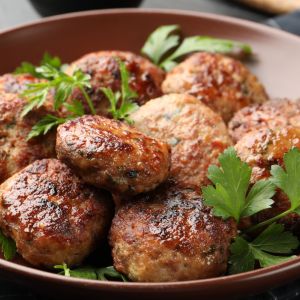 trik na soczyste mielone: dodatek jabłka