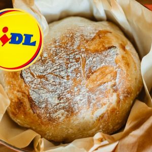 Chrupiący chlebek na zakwasie w garnku żeliwnym