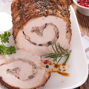 Schab faszerowany białą kiełbasą