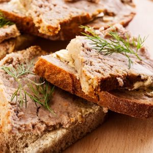 wilgotny i kremowy pasztet