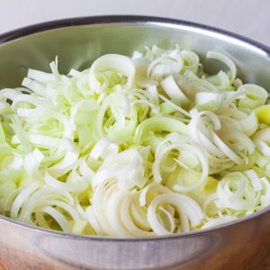 surówka z pora - sposób na zbyt ostry por