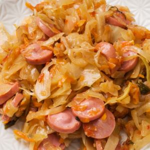 Bigos z młodej kapusty