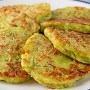 Placki z cukinii z mozzarellą