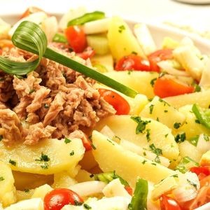 sałatka ziemniaczana z tuńczykiem