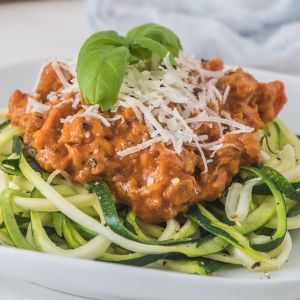 spaghetti bolognese z cukinii