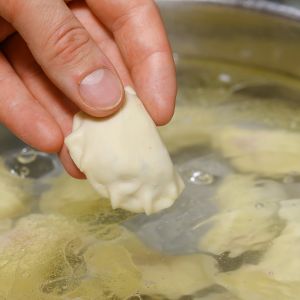 trik na sklejanie się pierogów
