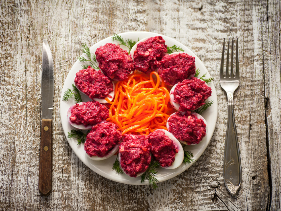 Jajka faszerowane buraczkami