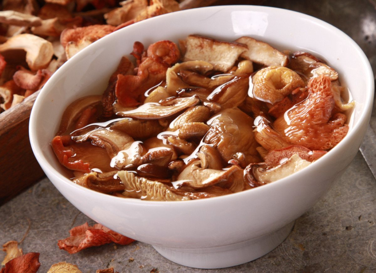 filtrowanie wody po moczeniu grzybów