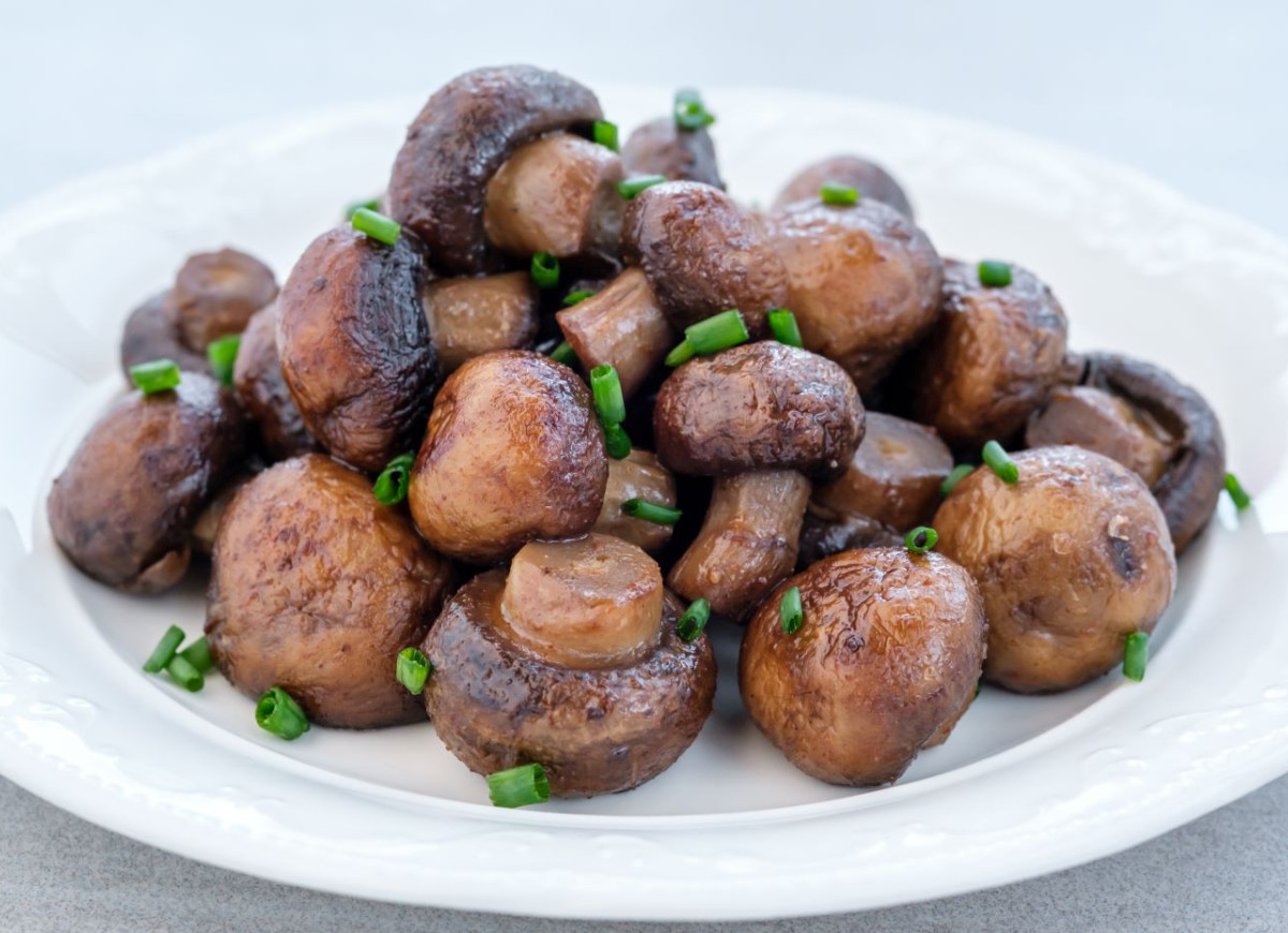 pieczarki z sokiem z cytryny