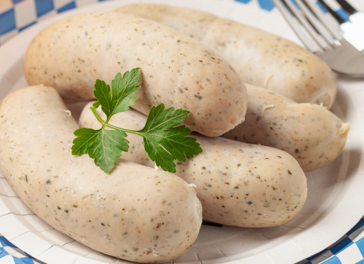 Biała kiełbasa trik pana z mięsnego